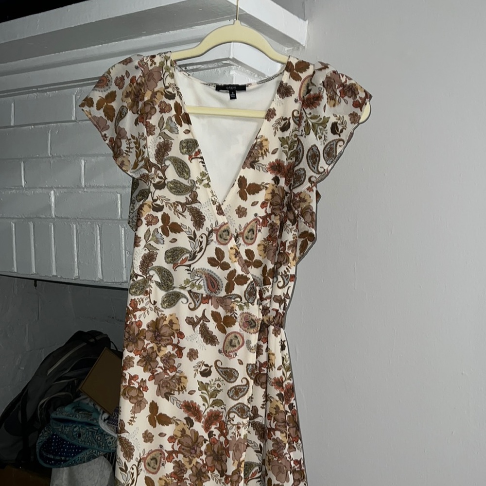 Very flattering yet modest dress for fall weddings! Very comfortable!
